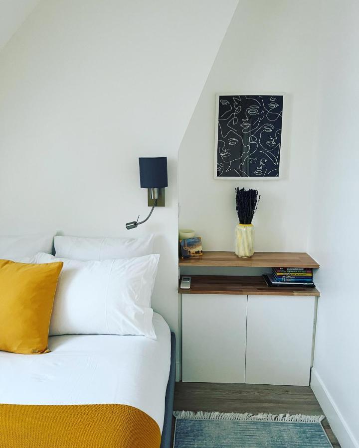 5 Stars 2-br In Center , Air Conditioner , Elevator Apartment *