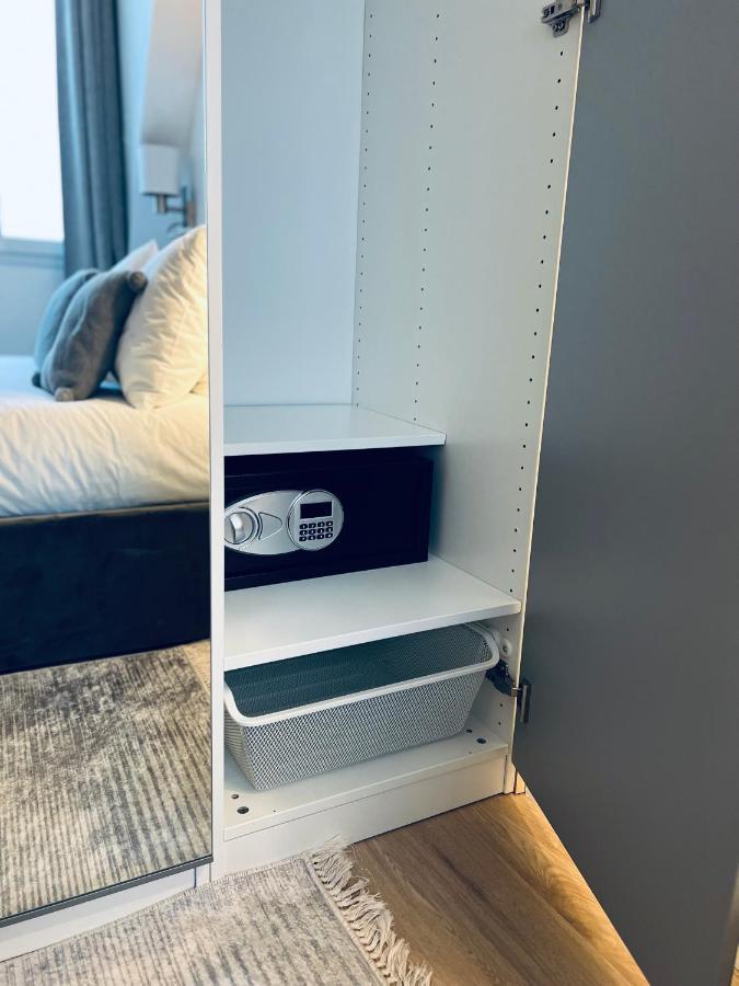 5 Stars 2-br In Center , Air Conditioner , Elevator *